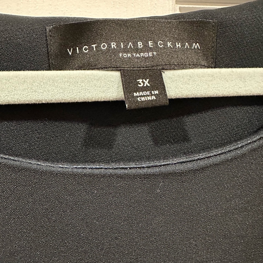 Victoria Beckham for Target. Shirt and blouse at. Black with flowers. - Picture 6 of 6